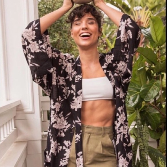 SPIRITUAL GANGSTER Maya Floral Kimono Wrap - Picture 1 of 11